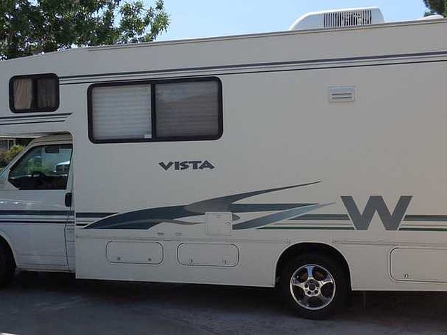 2002 Winnebago Vista Photo