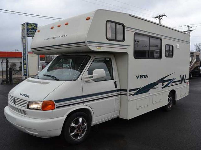 2002 Winnebago Vista Photo