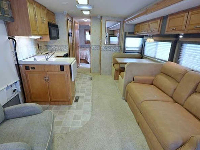 2006 Winnebago Voyage Photo