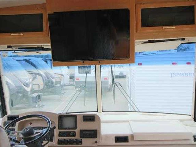 2005 Winnebago Voyage Photo