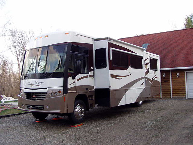 2007 Winnebago Voyage Photo