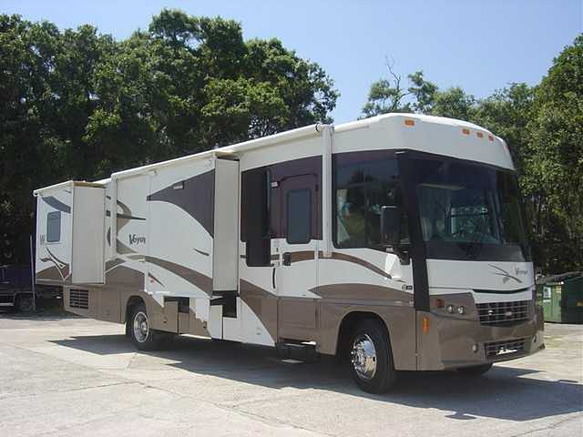 2007 Winnebago Voyage Photo