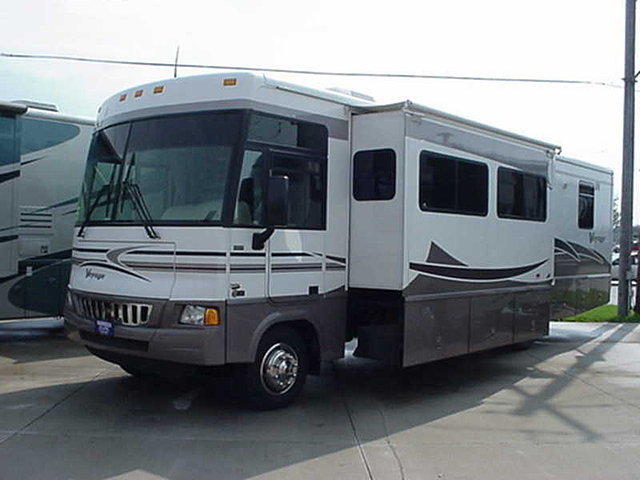 2005 Winnebago Voyage Photo