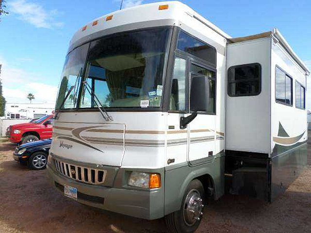2005 Winnebago Voyage Photo