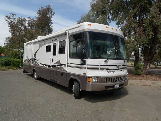 2005 Winnebago Voyage Photo