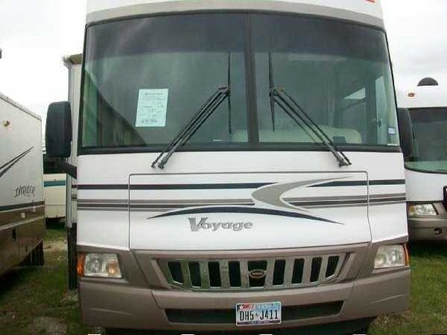 2005 Winnebago Voyage Photo
