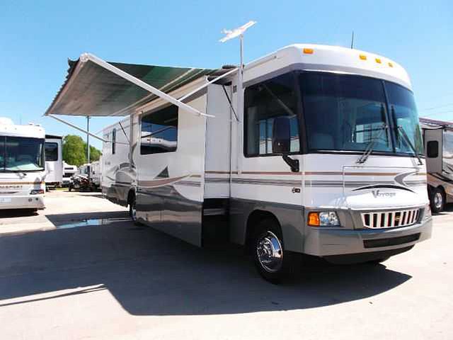2005 Winnebago Voyage Photo