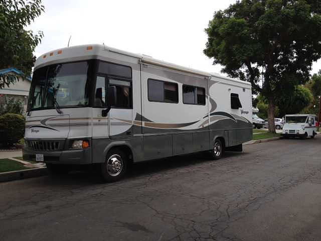 2005 Winnebago Voyage Photo