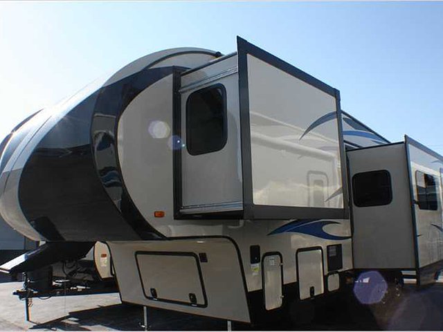 2015 Winnebago Winnebago Industries Towables Photo